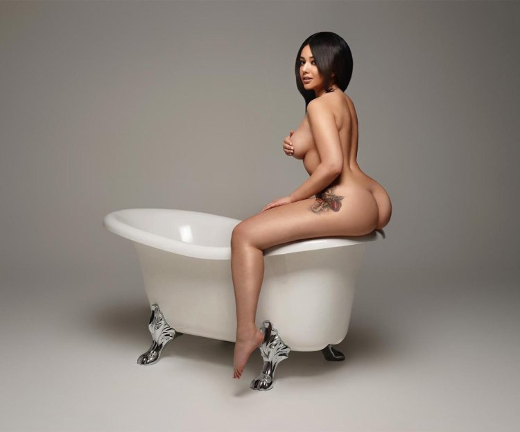 Nicky Minage Erotic photo shoot