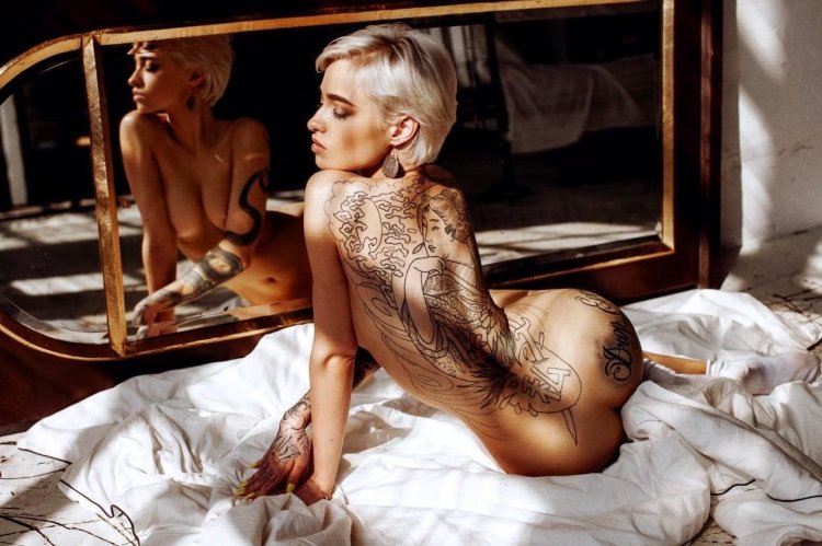 Model Anastasia Khamraeva