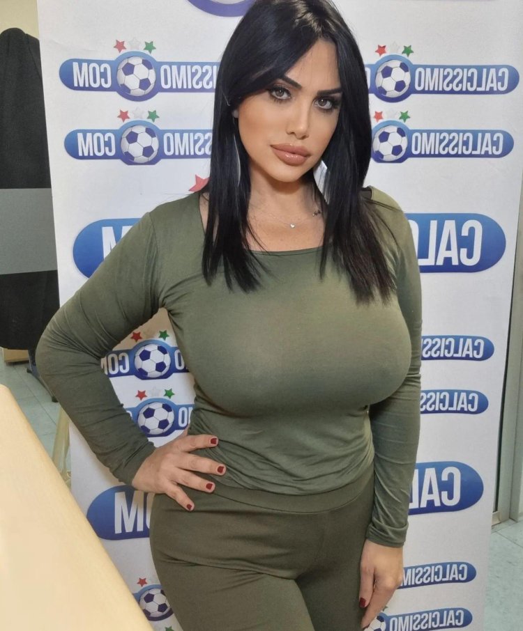 Marika Fruscio on the air of chest