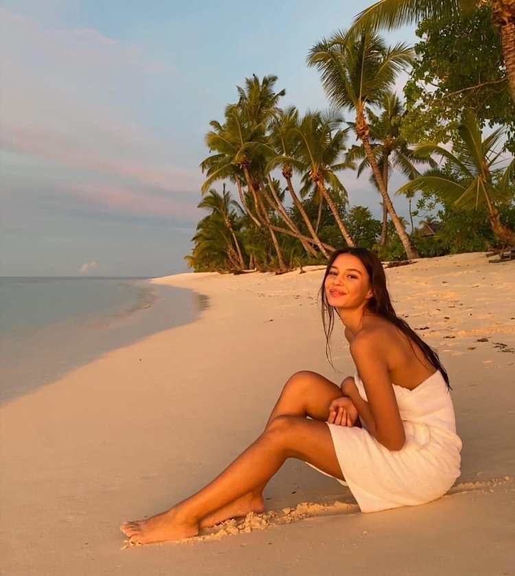 Victoria Bonya in the Maldives