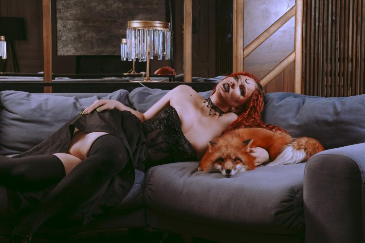 Red -haired witch Gell