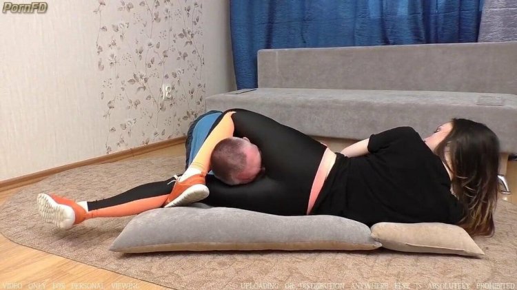 Facesitting in leather leggings