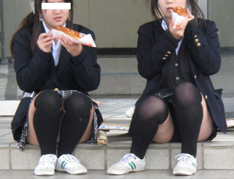 Under the skirt of Japanese schoolgirls