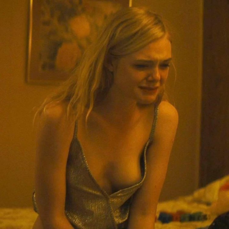 El Fanning Naked Great