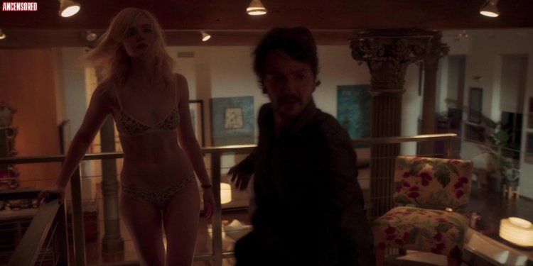 El Fanning Naked in the film