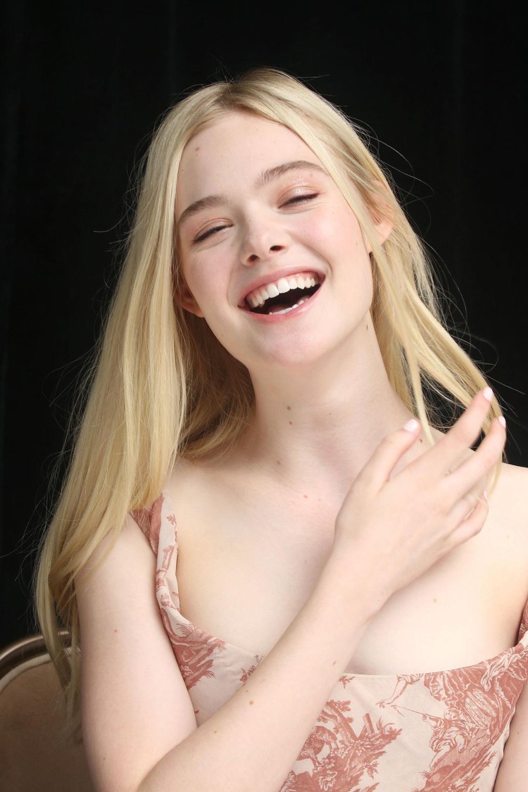 El Fanning Smile