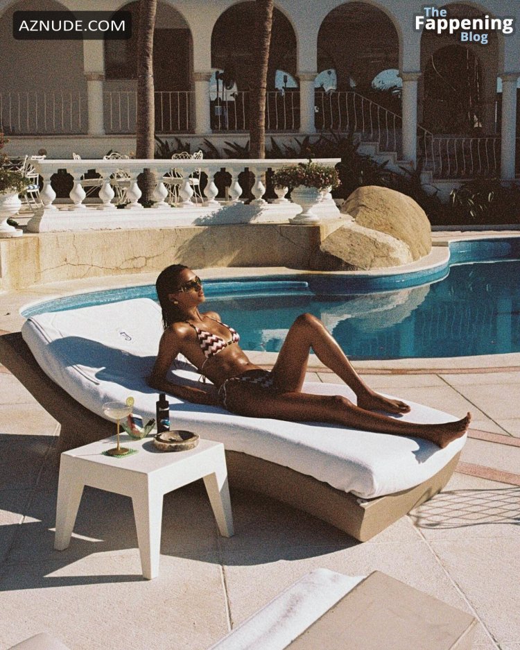 Naked Naomi Campbell