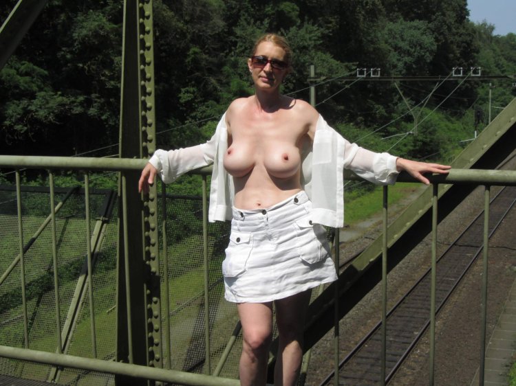 Mature wife exhibitionist