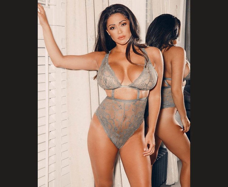 Ebigail Rachford Pelas boobs