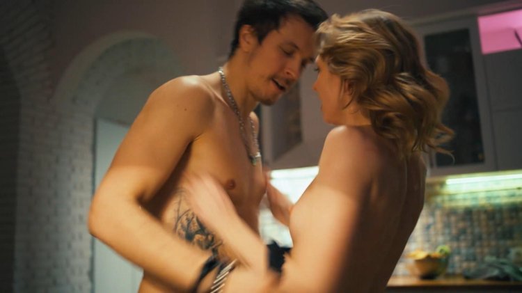 Christina Asmus bed stage