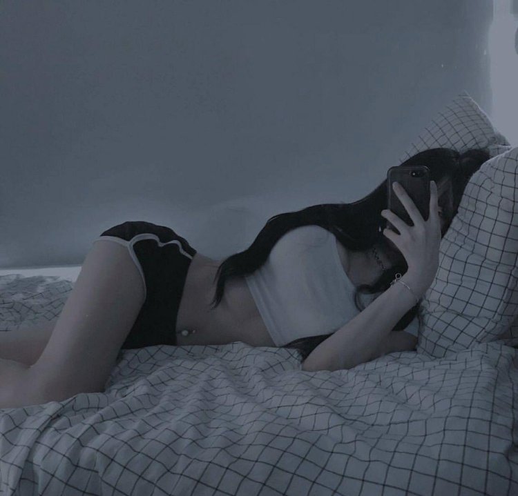 Girl in linen aesthetics