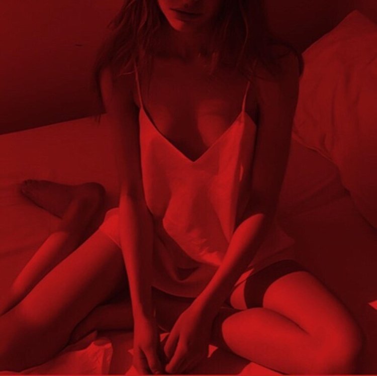 Aesthetics of the female body red