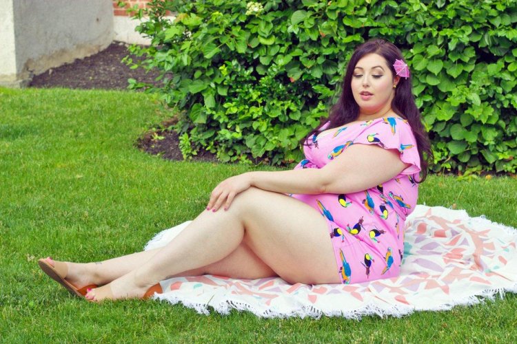 Fat women in swimsuits