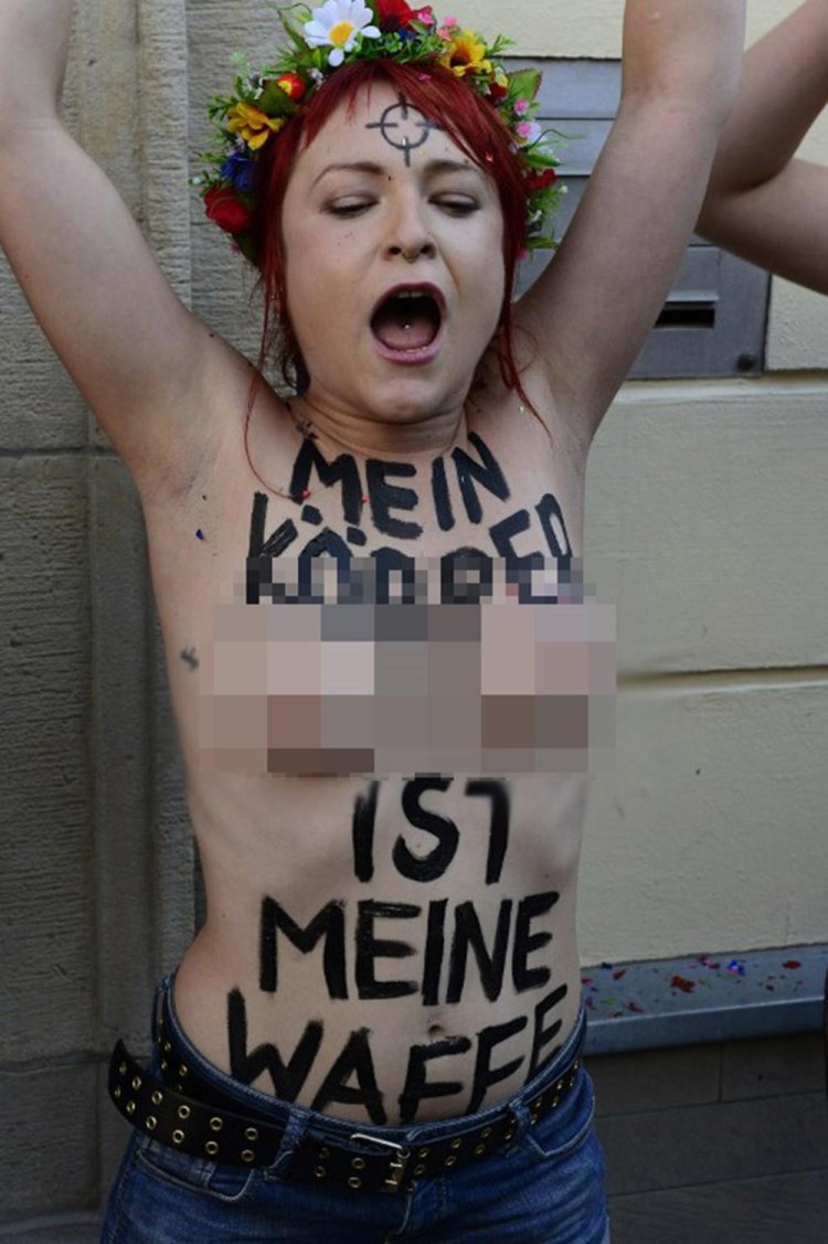 Naked Ukrainian patriots