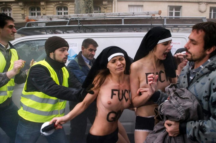 Iranian women nude protest