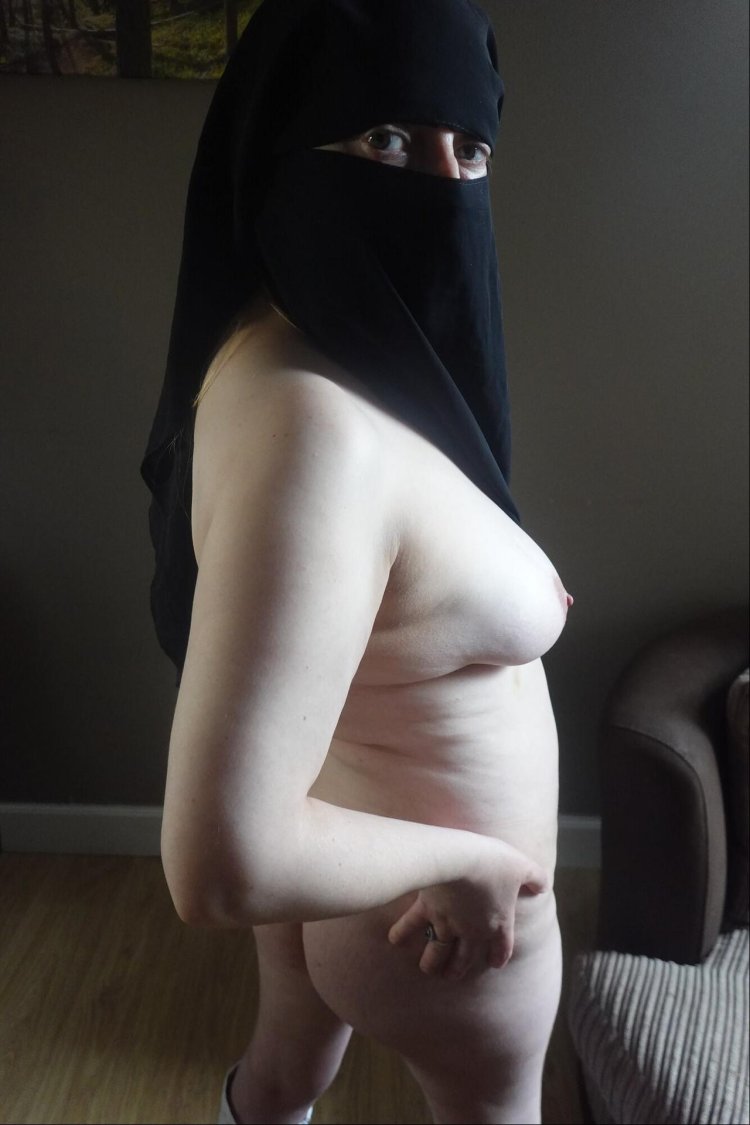 Niqab nude
