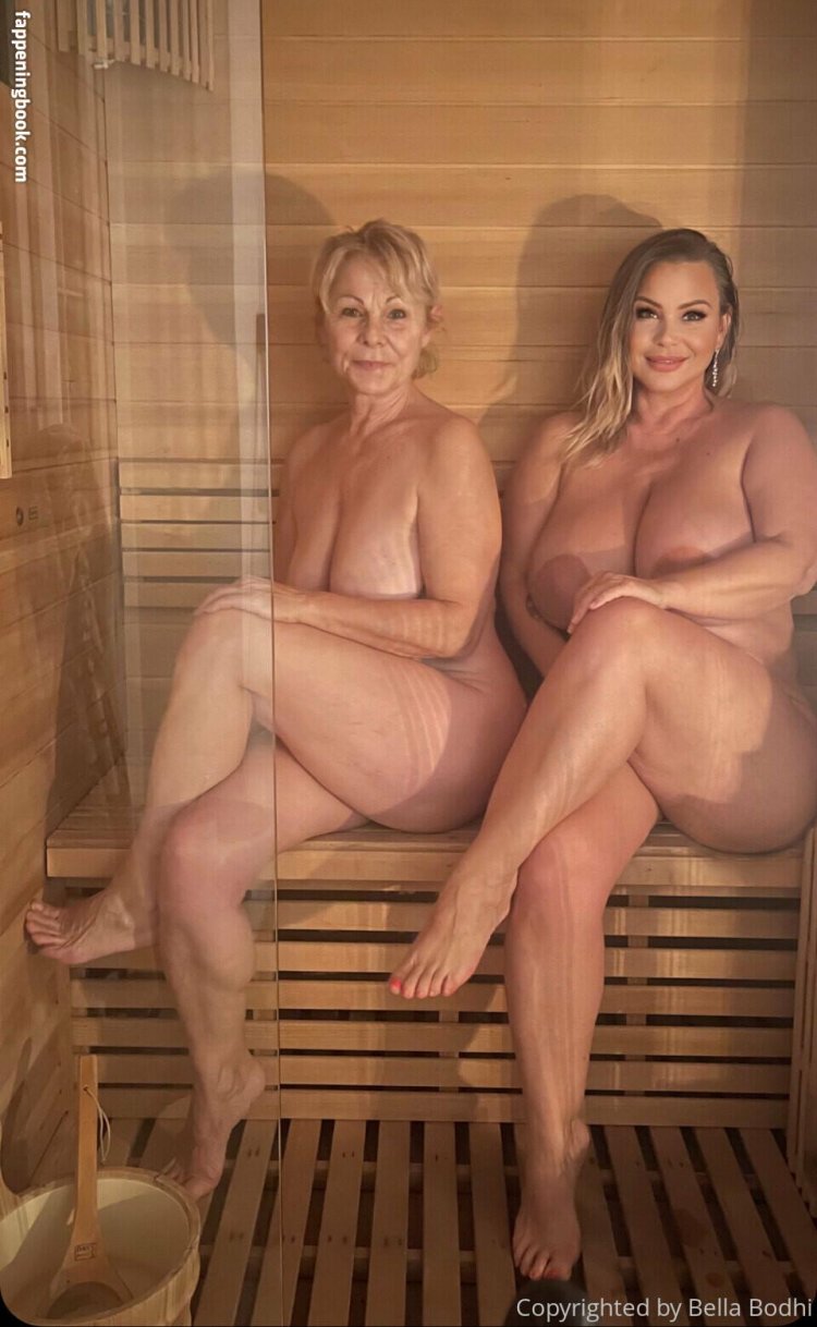 Two naked women in the bath