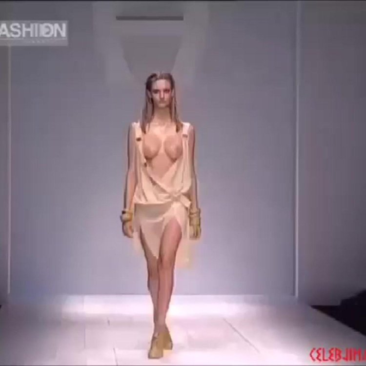 Erotic screening of models