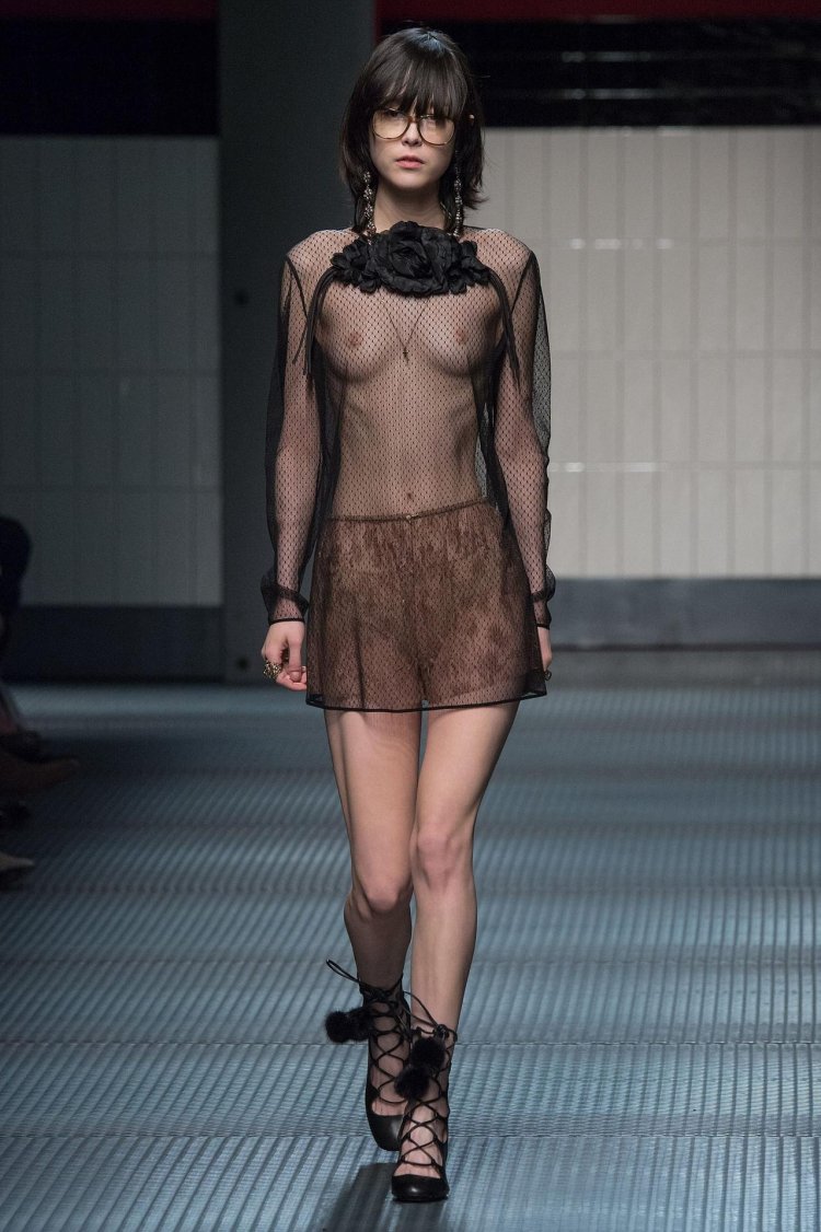 Transparent linen on the catwalk