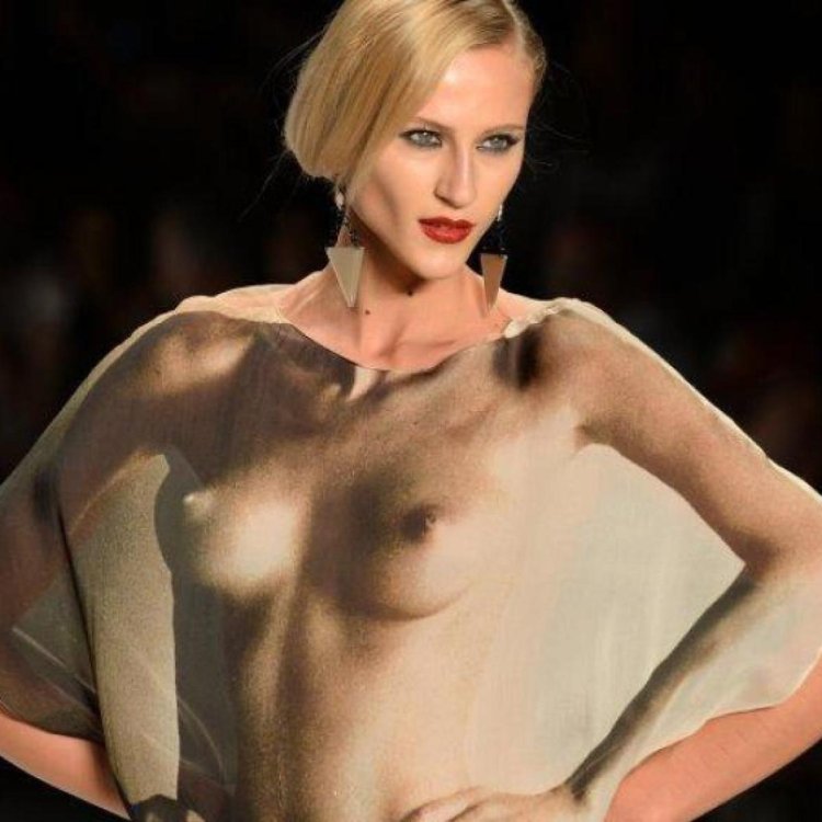 Showing naked fashion models