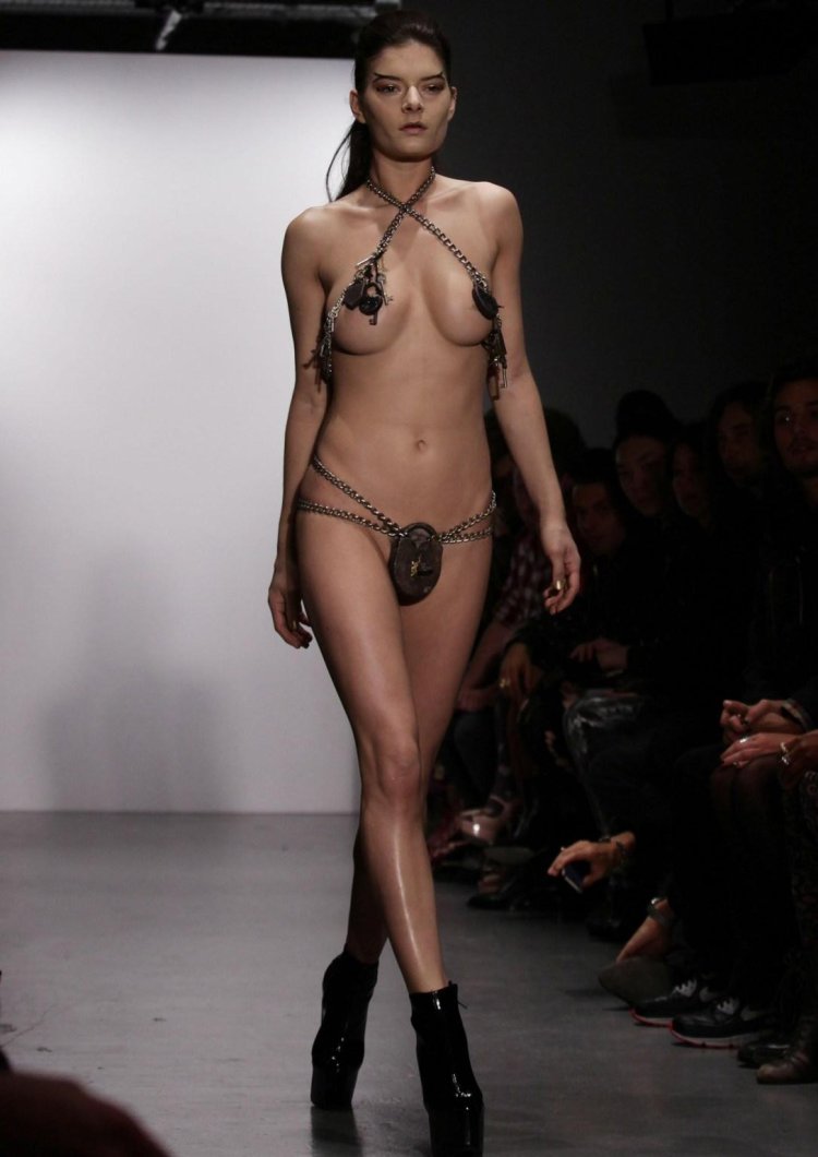 Miranda Kerr Naked Podium