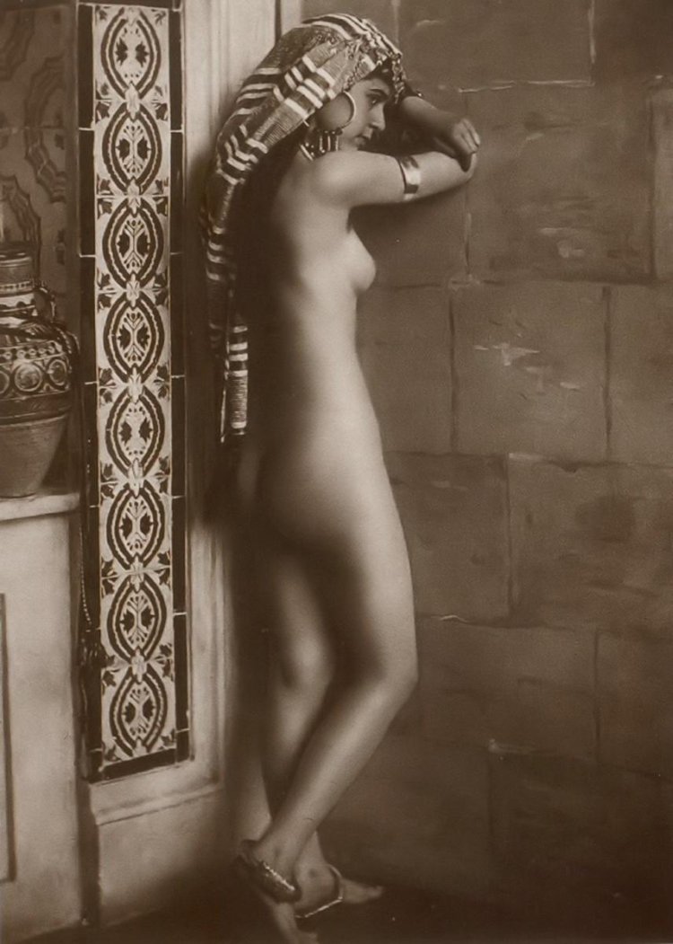 Retro naked women of Egypt