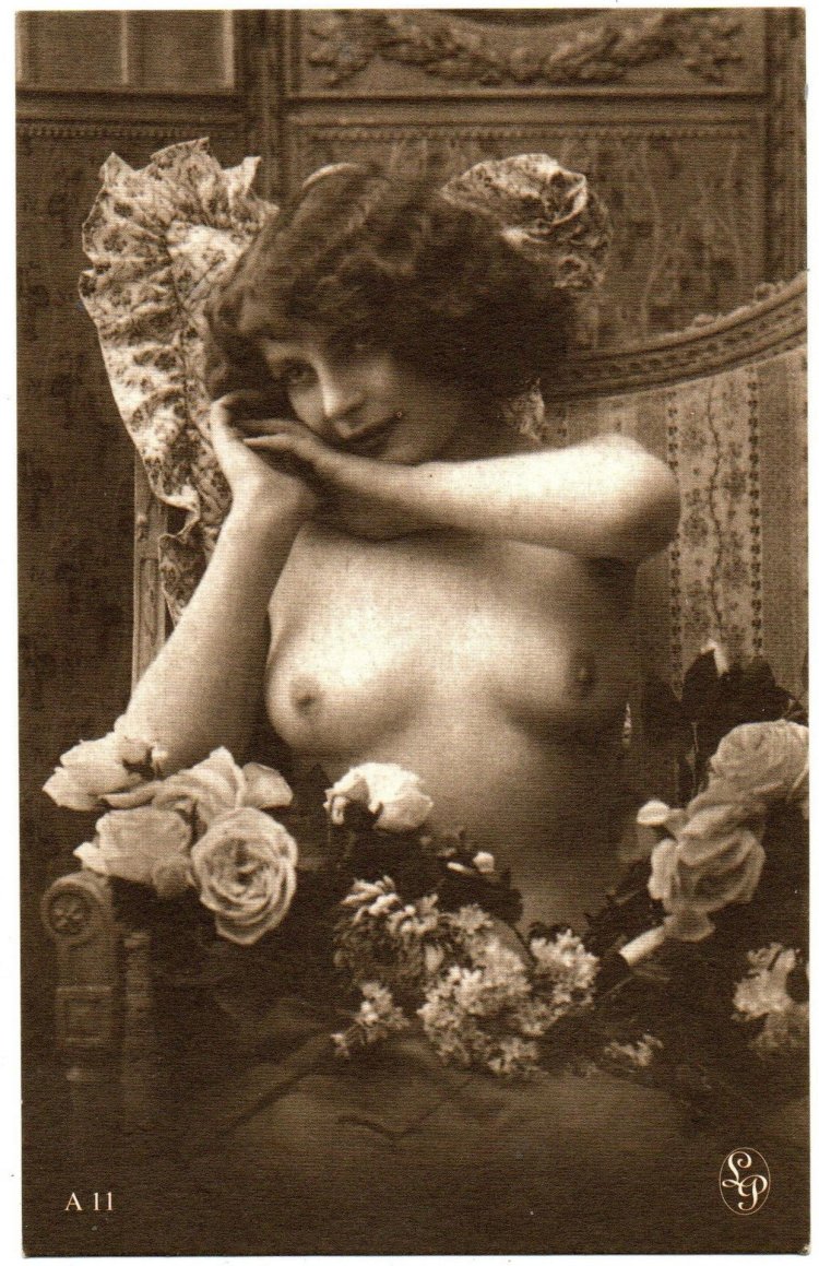 Vintage naked women