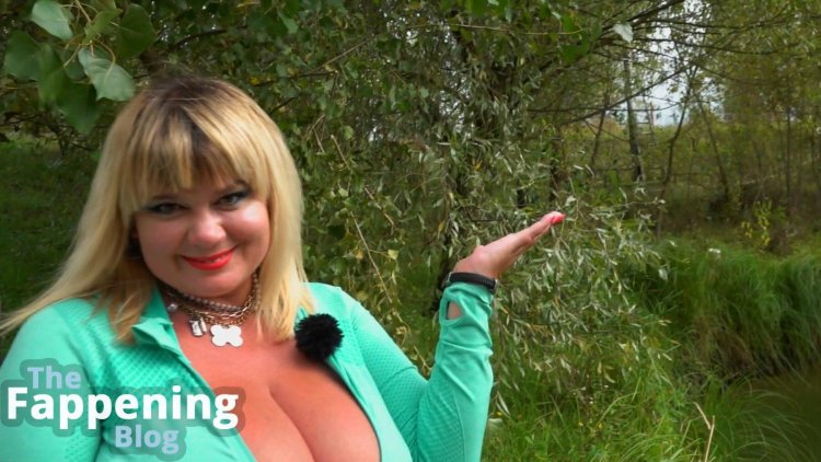 Model plus saz Mila Kuznetsova