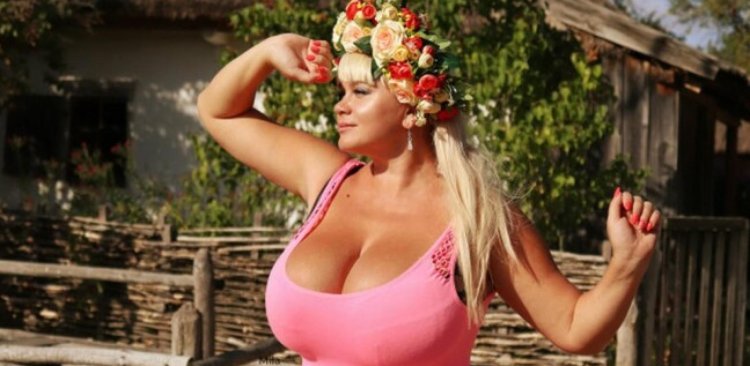 Model plus saz Mila Kuznetsova