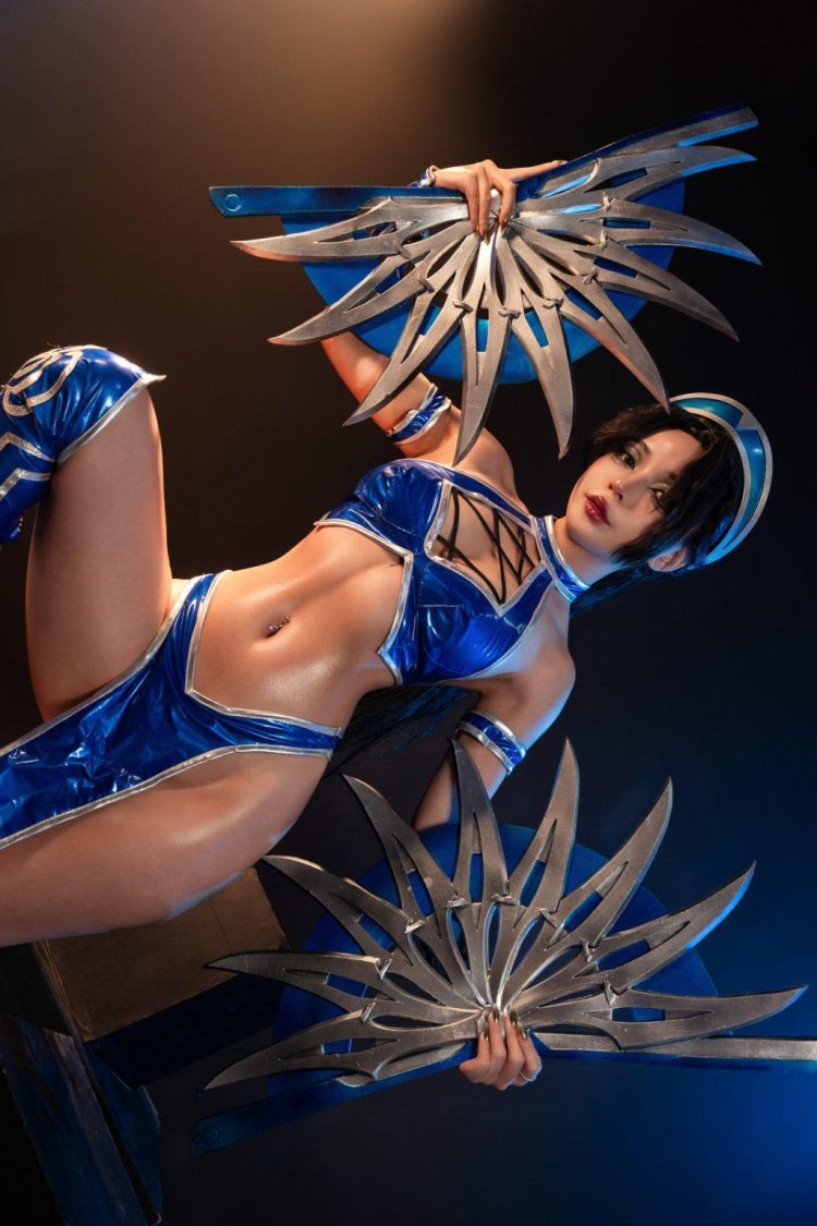 Kitana cosplay