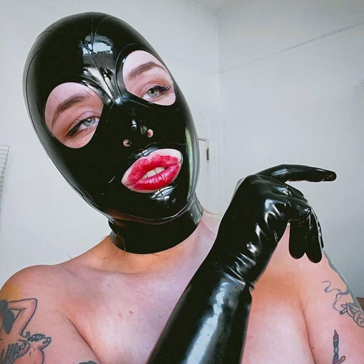 Latex hood rubber55 Goddesses Slaven