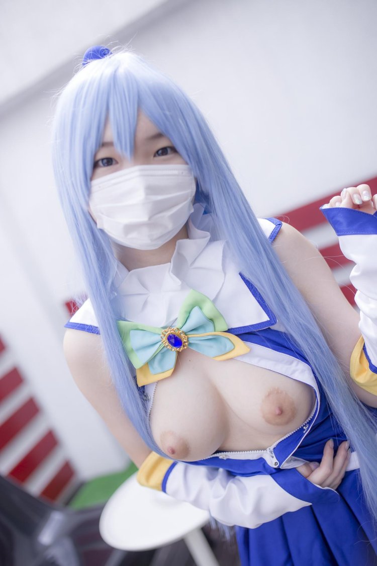 Aqua Konosuba cosplay