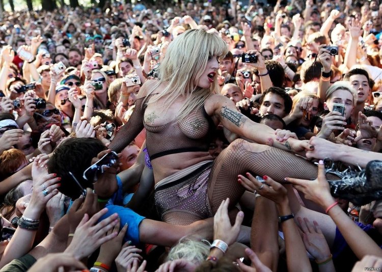 Lady Gaga Naked at a concert