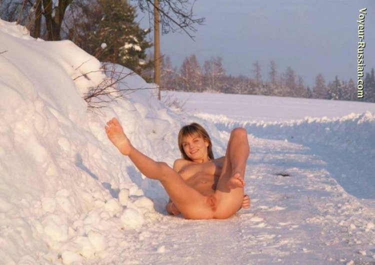 Naked girls in the snow