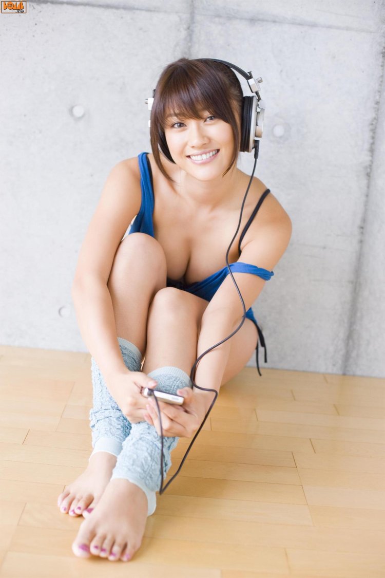 Mikie hara feet