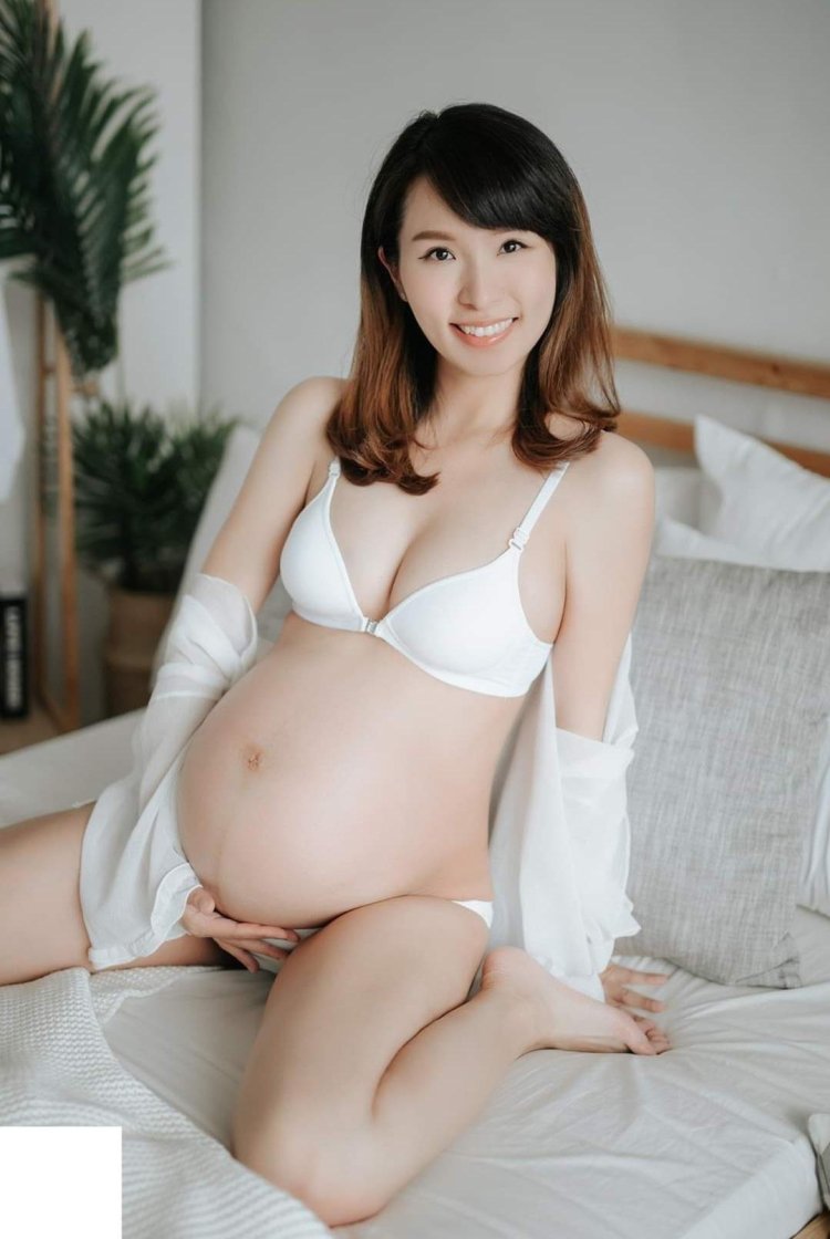 Naked pregnant Asian people