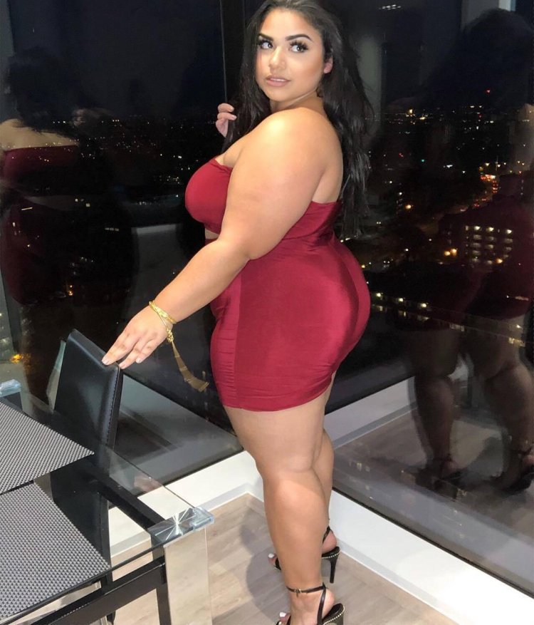 Model plus saz Diana Sirokai