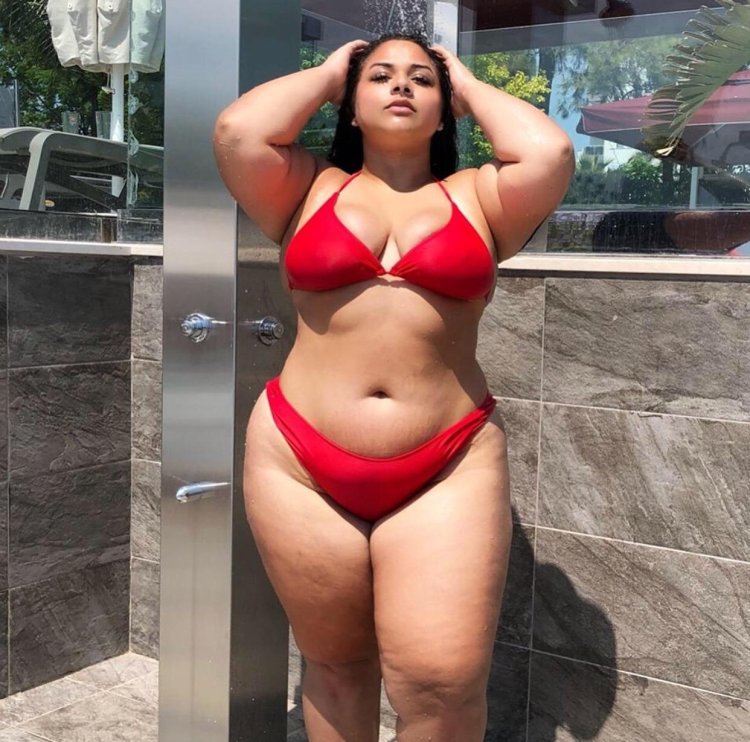 Plus-size Diana Sirokai