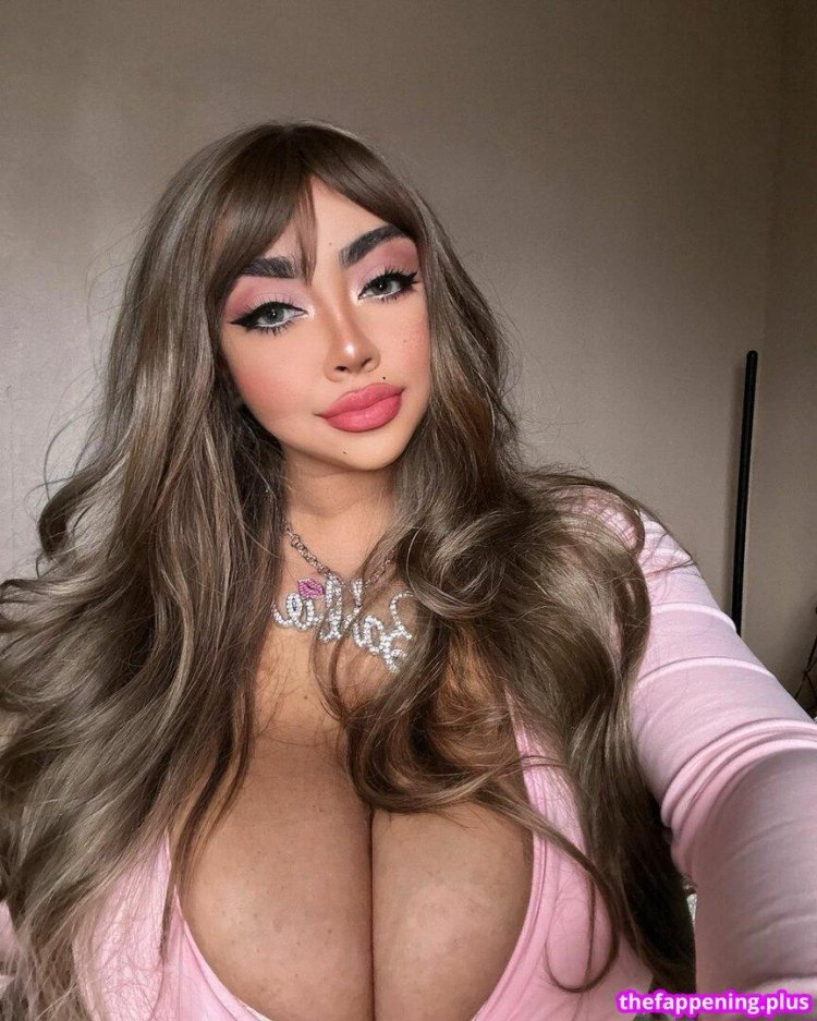 Models with big tits