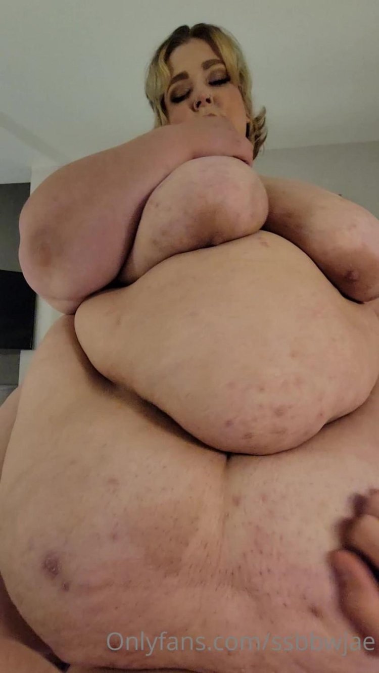 Foxy Roxxie Naked bbw