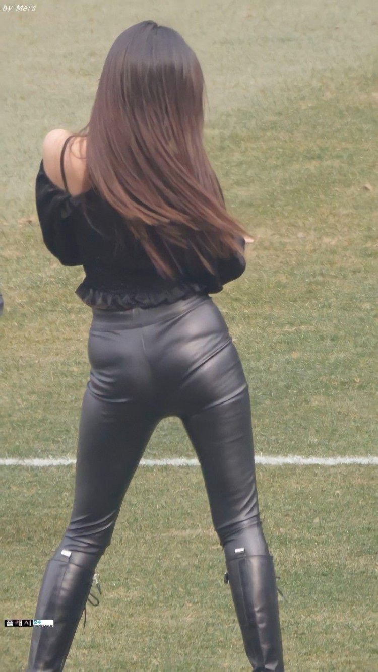 Beautiful ass in leather pants