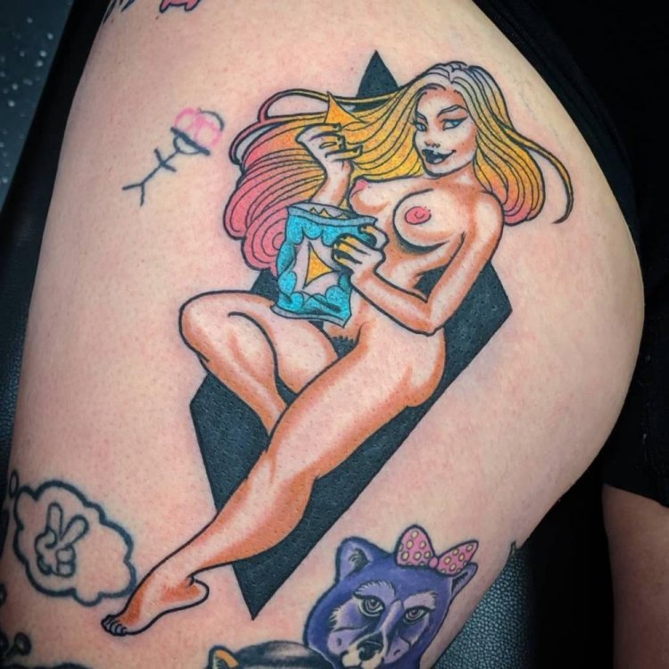 Oldskul tattoo woman