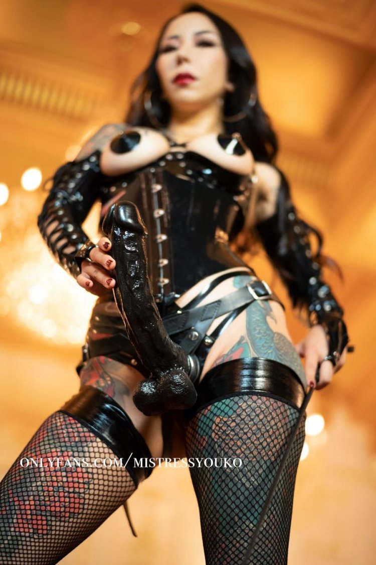 Madam with huge strapons