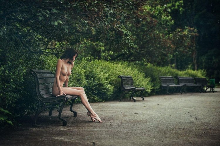 Erotic photo shoot in the park