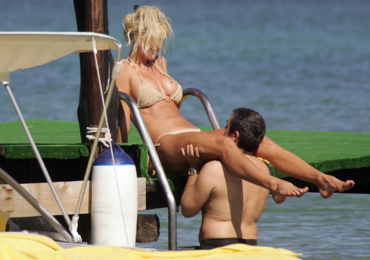 Pamela Anderson Topless