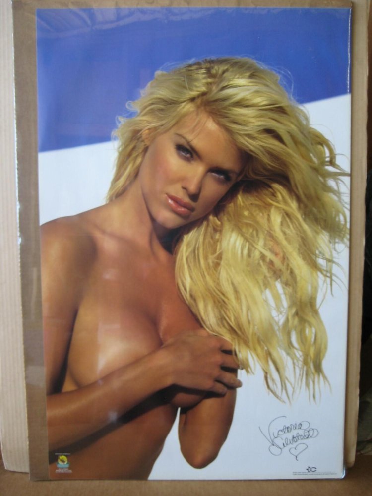 Victoria Silvstedt is hot