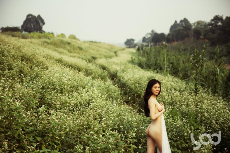 Naked Vietnamese girls