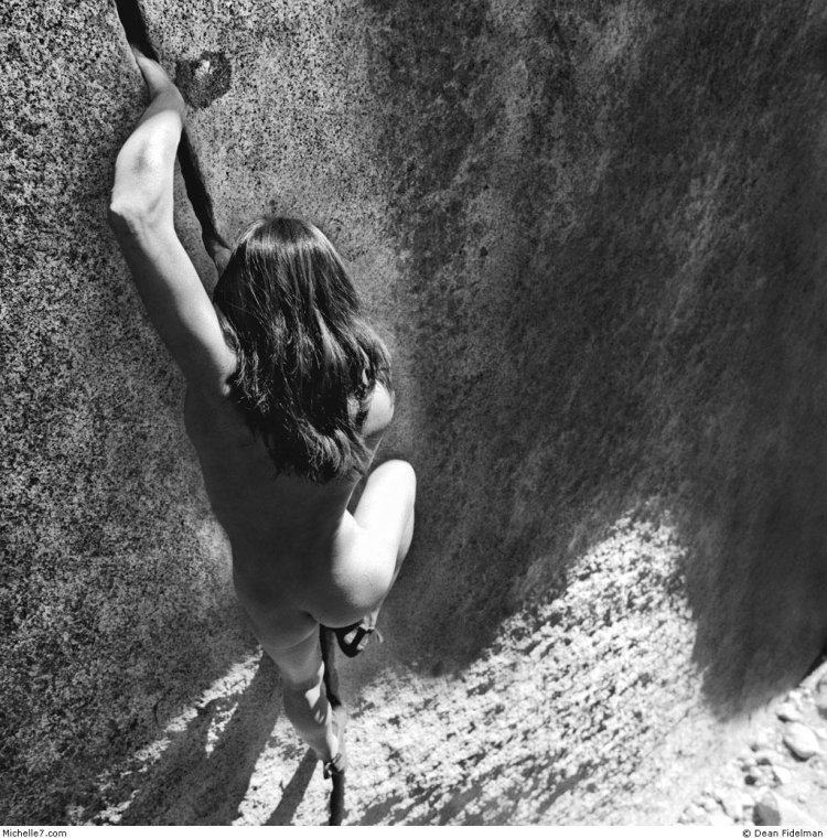 Naked climbing on the cliffs