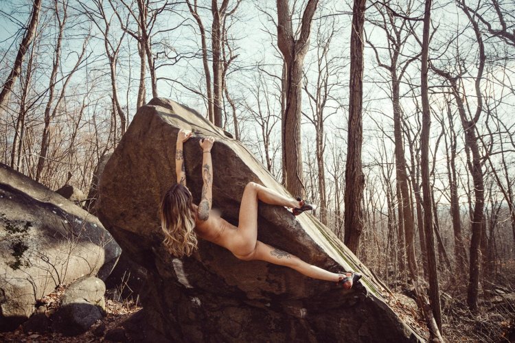 Laura Yasoka climbing