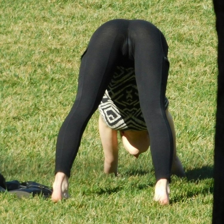 The girl in leggings leaned